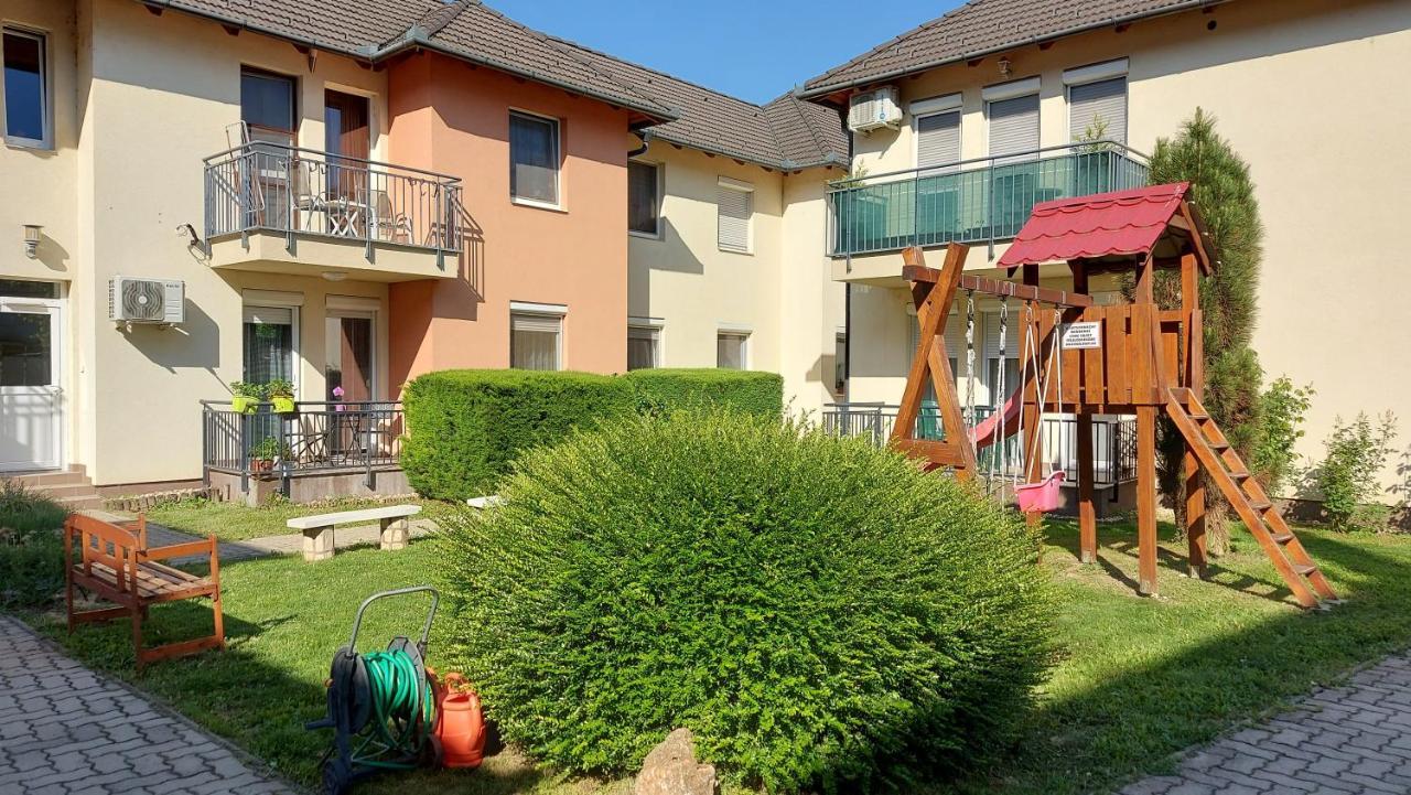 Amulett Suite Apartment Hajdúszoboszló Esterno foto
